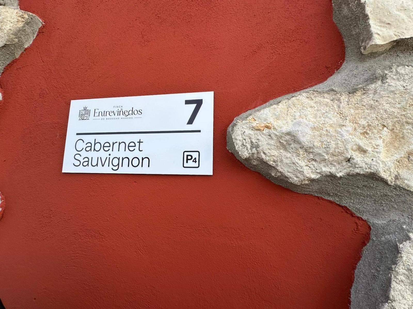 Finca Entrevinedos De Bodegas Marcos Peñafiel Eksteriør bilde